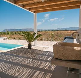 2 bedroom villa with infinity pool, near Alcamo, sleeps 4-5